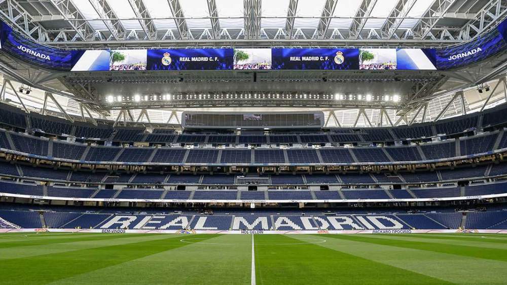 El estadio Santiago Bernabéu vacío.