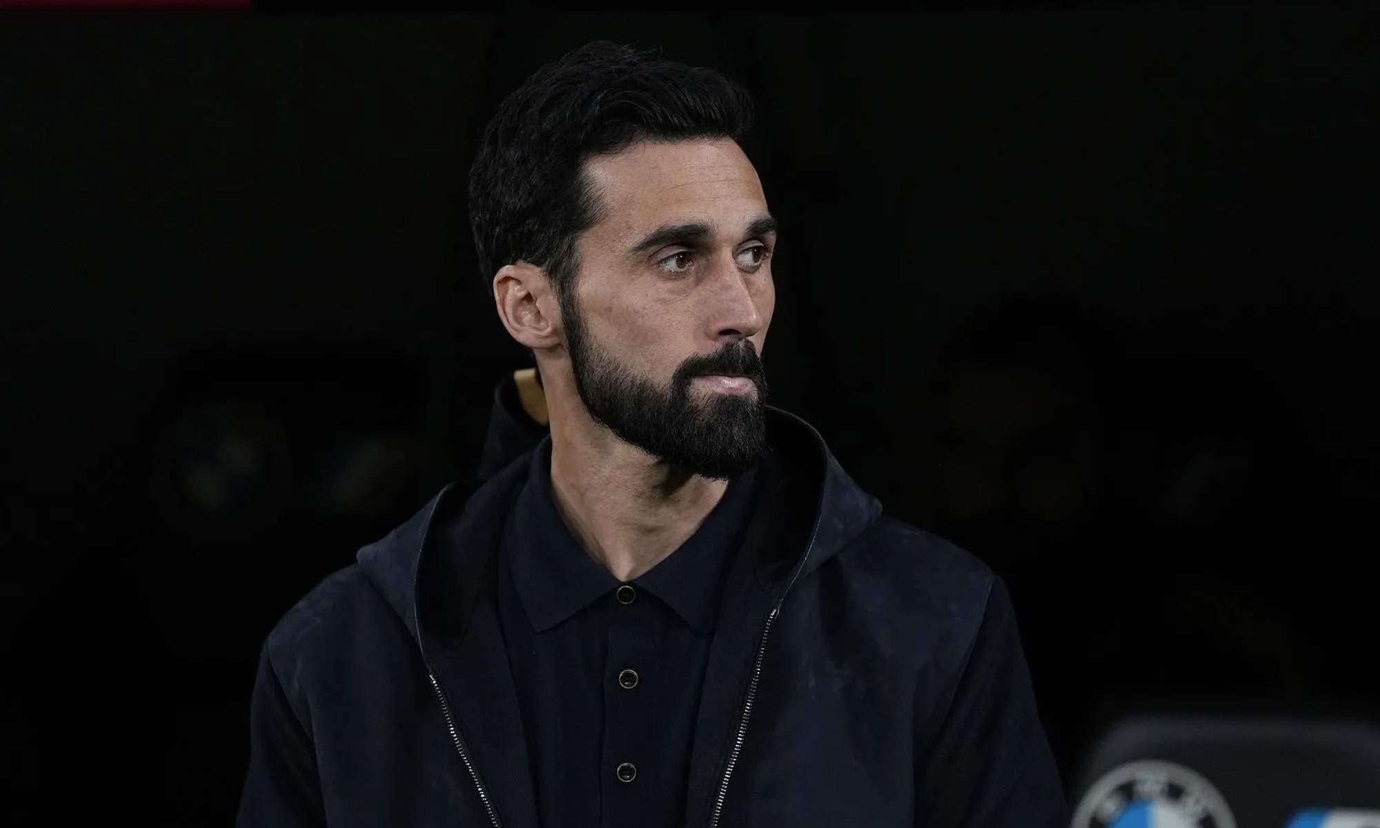 Álvaro Arbeloa en el banquillo del Real Madrid. 