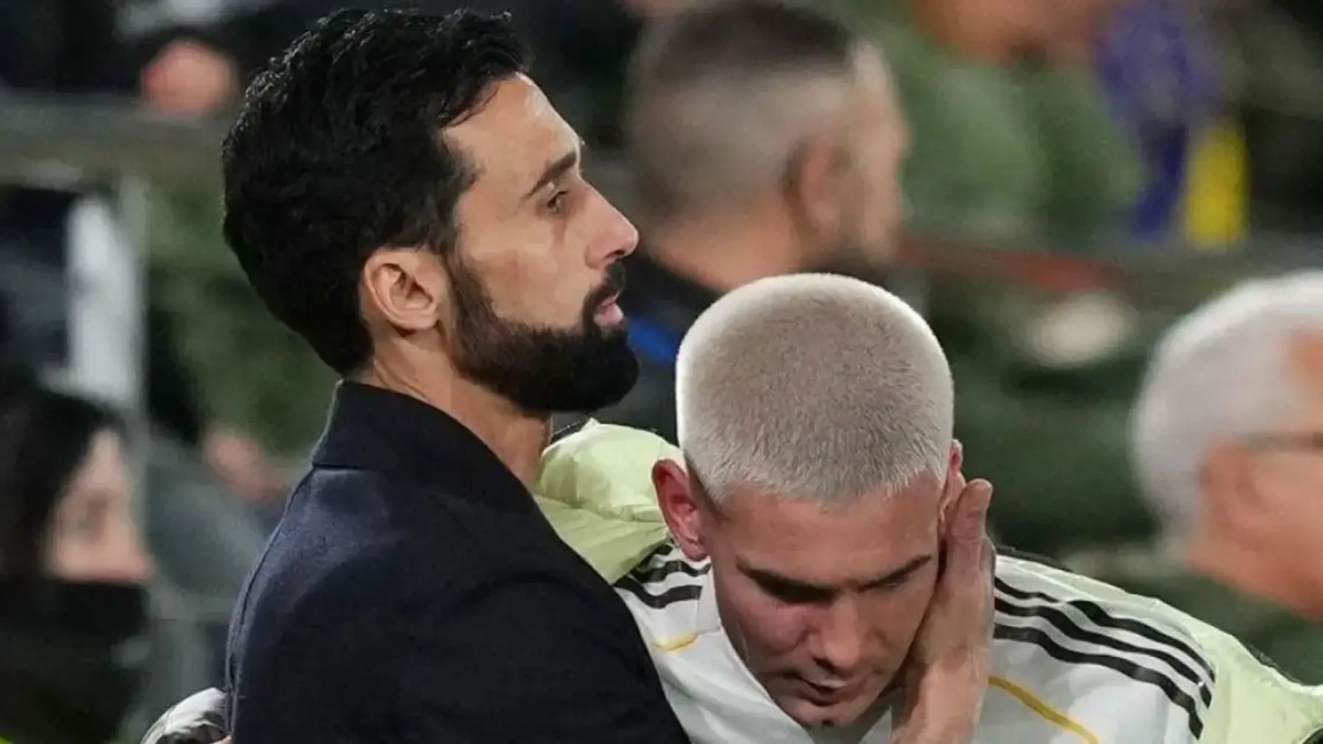 Álvaro Arbeloa y Franco Mastantuono en un partido del Real Madrid.