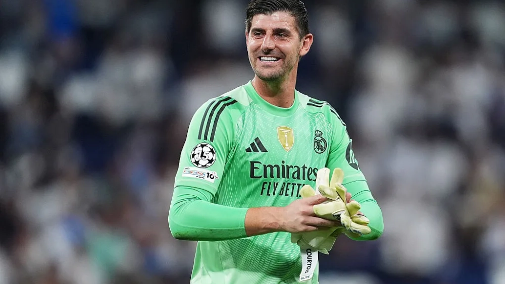 Thibaut Courtois jugando un partido con el Real Madrid.