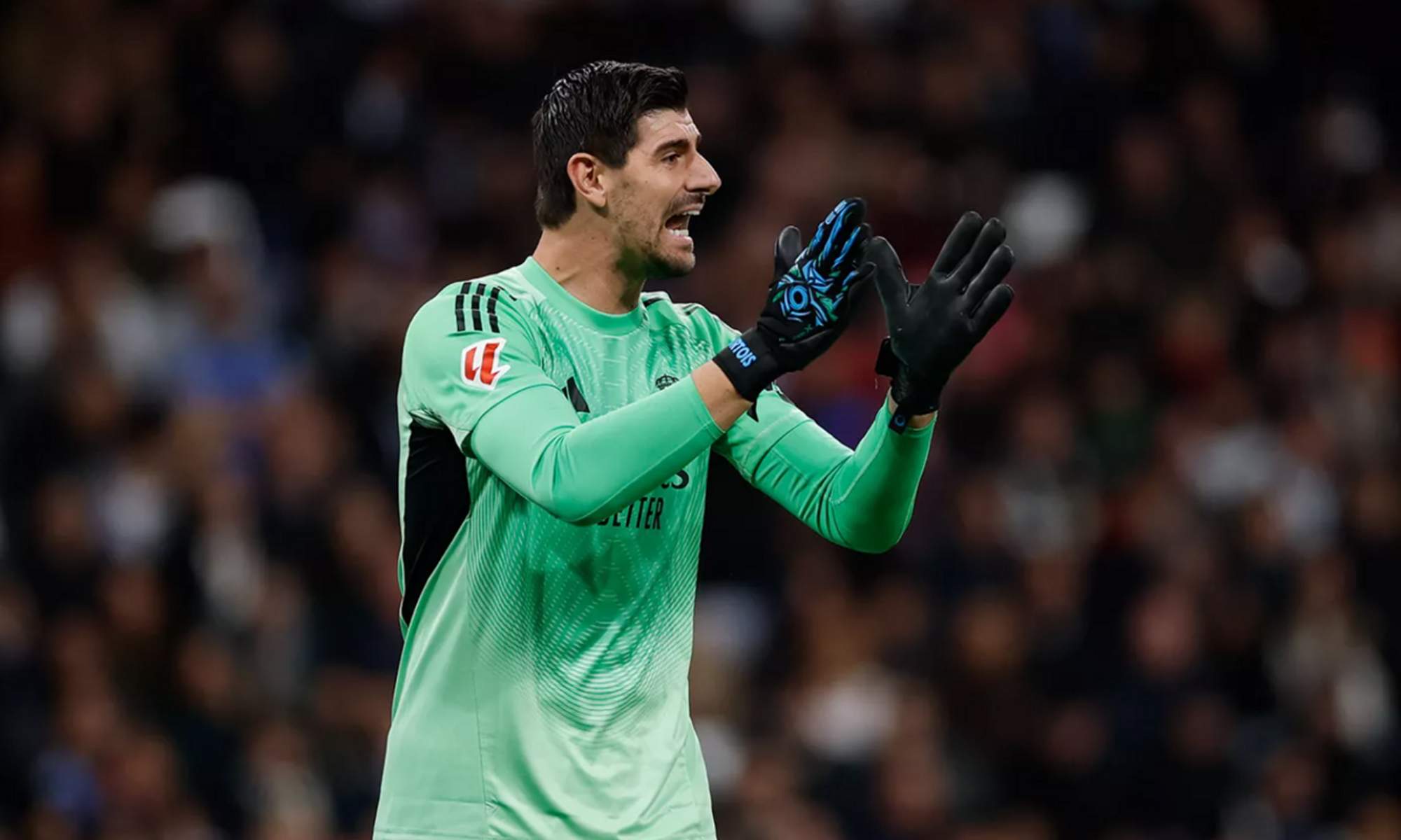 Thibaut Courtois disputando un partido con el Real Madrid. 