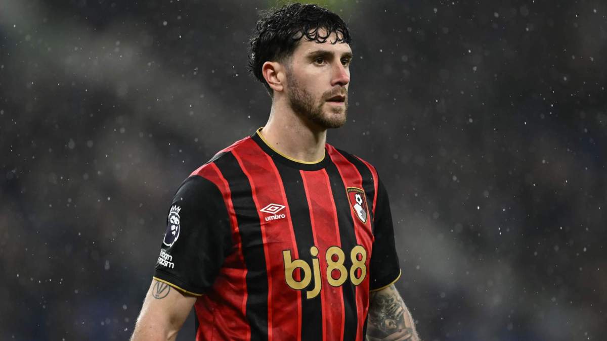 Marcos Senesi con el Bournemouth