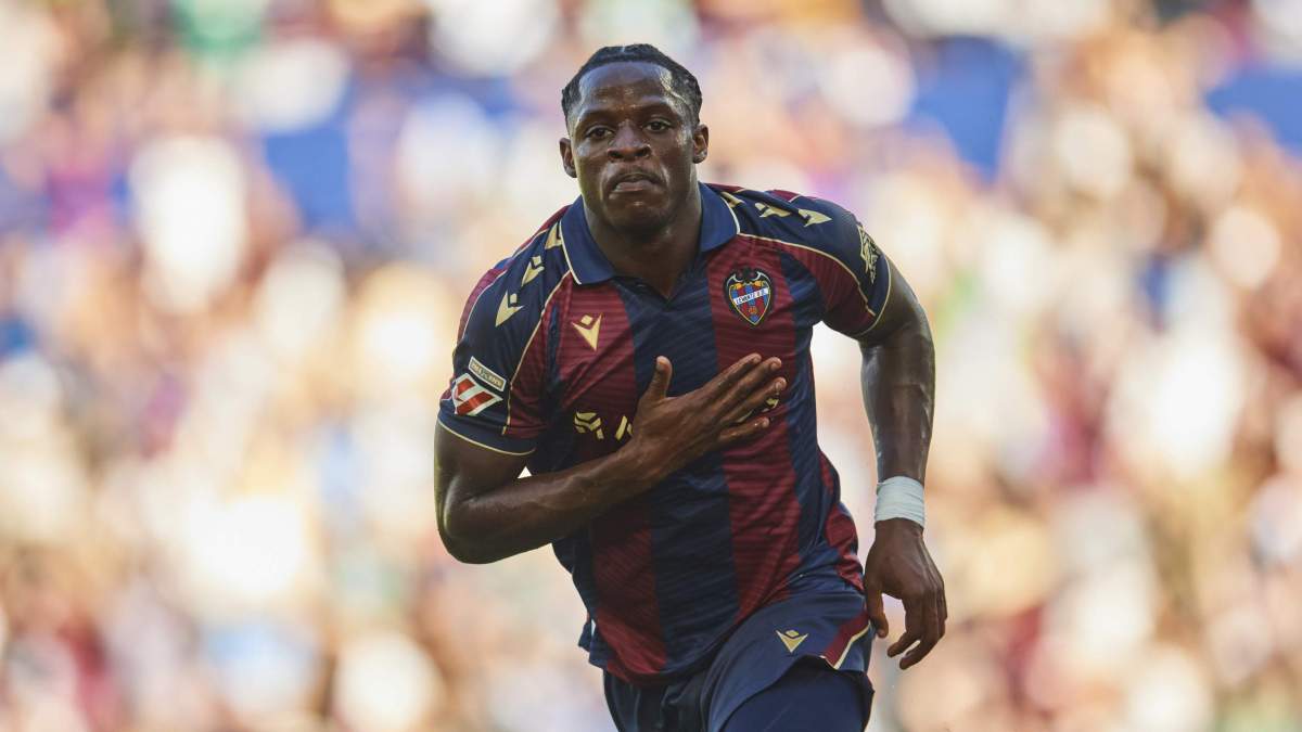 Etta Eyong celebrando un gol con el Levante UD