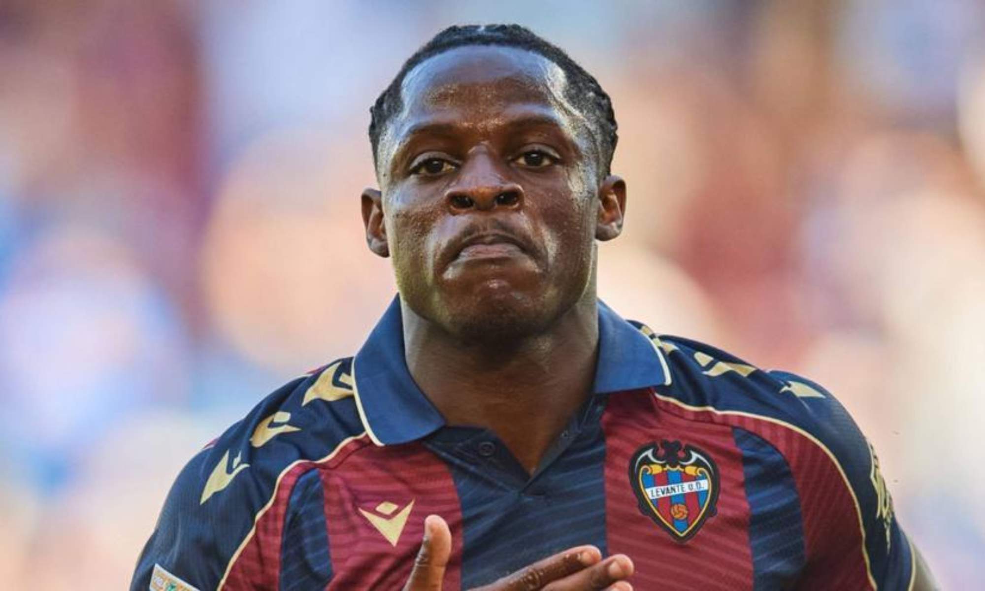 Etta Eyong cuenta con muchas papeletas para abandonar el Levante UD