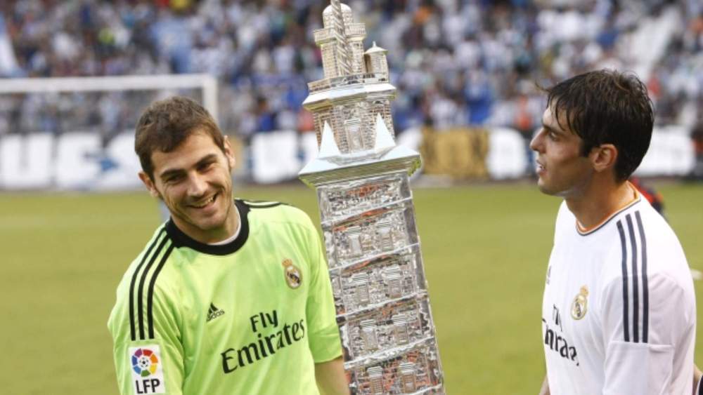 Iker Casillas y Kaká, con el último Teresa Herrera ganado por el Real Madrid en 2013.