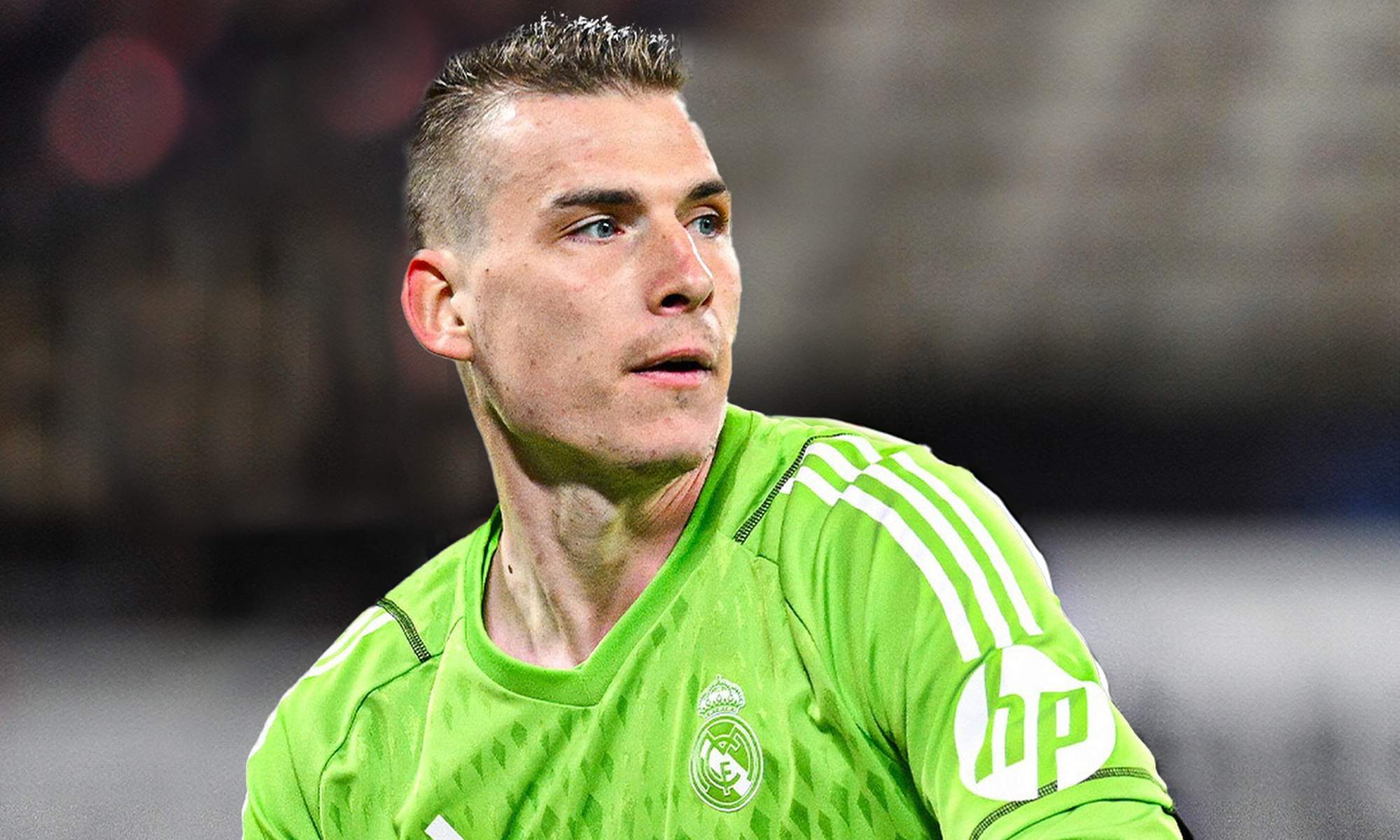 Andriy Lunin jugando un partido con el Real Madrid.