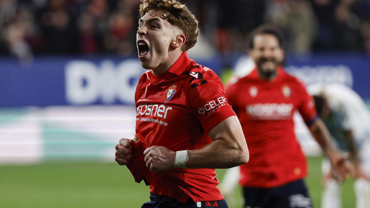 Víctor Muñoz celebrando un gol con el CA Osasuna