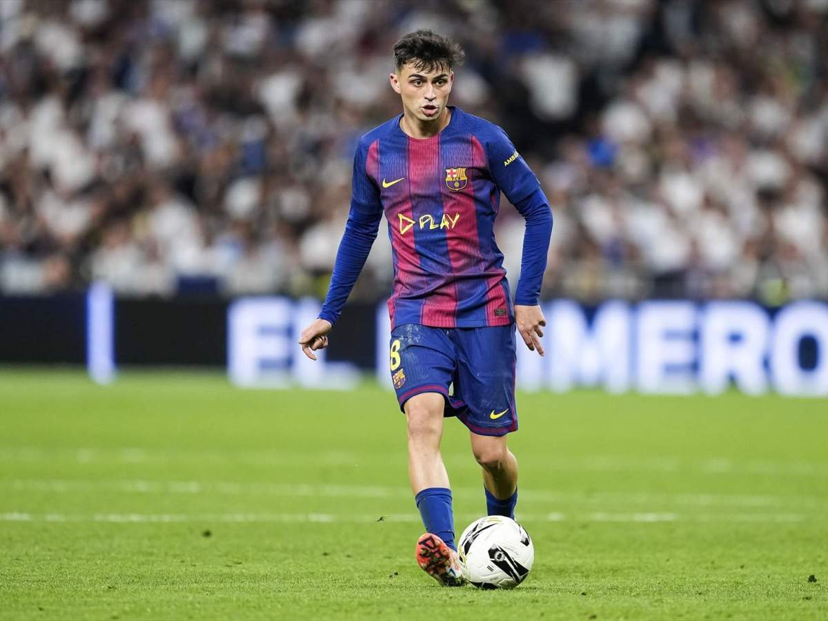 Pedri González jugando un partido con el Fútbol Club Barcelona. Pedri González jugando un partido con el Fútbol Club Barcelona.