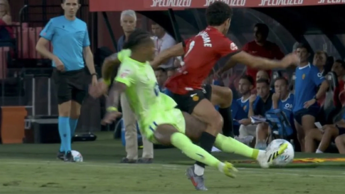 Roja perdonada a Raphinha ante el Mallorca