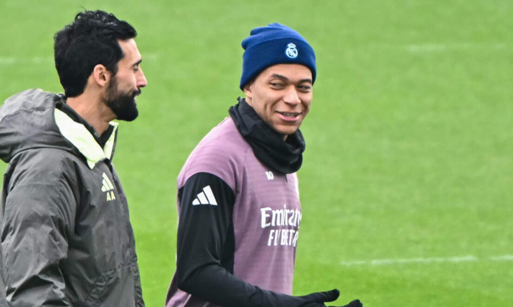 Álvaro Arbeloa y Kylian Mbappé, durante un entrenamiento del Real Madrid en Valdebebas.