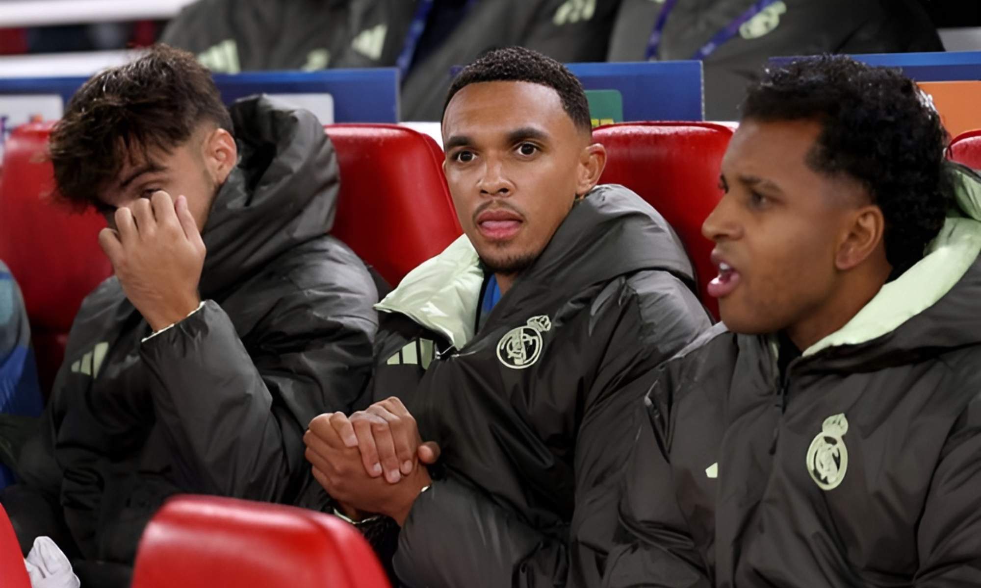 Trent Alexander-Arnold, en el banquillo del Real Madrid durante un partido de esta temporada.
