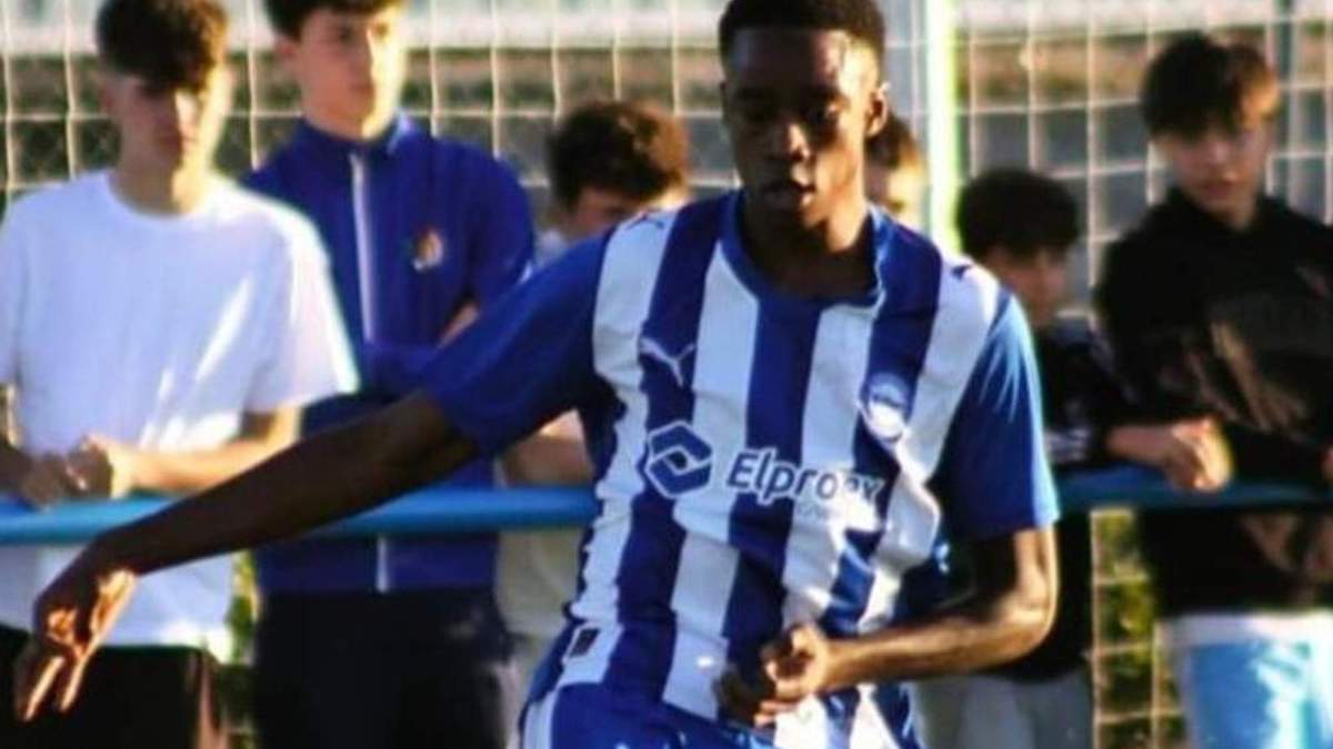 Victory Okoria jugando un partido con el Alavés. Victory Okoria jugando un partido con el Alavés.