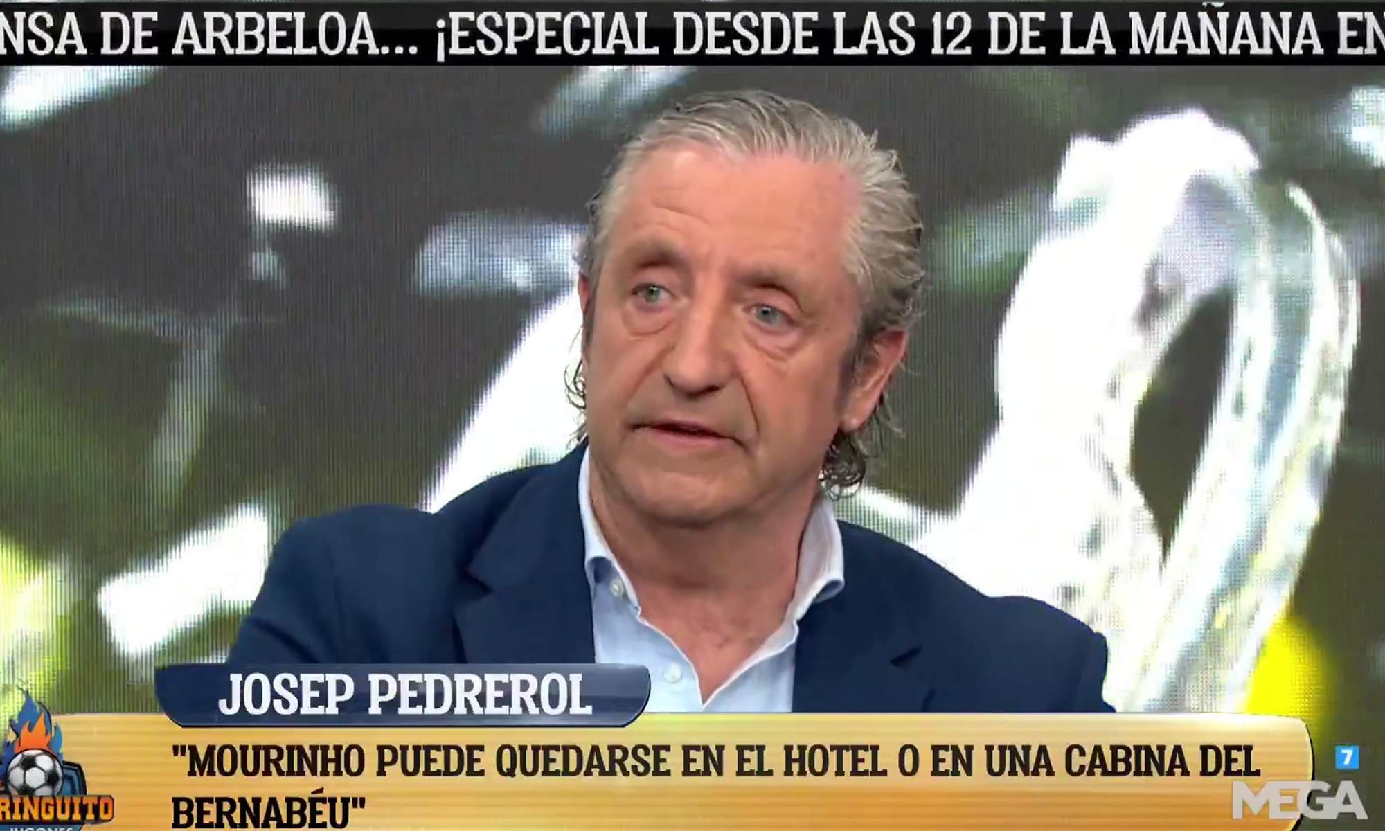 Josep Pedrerol dando una noticia en El Chiringuito.