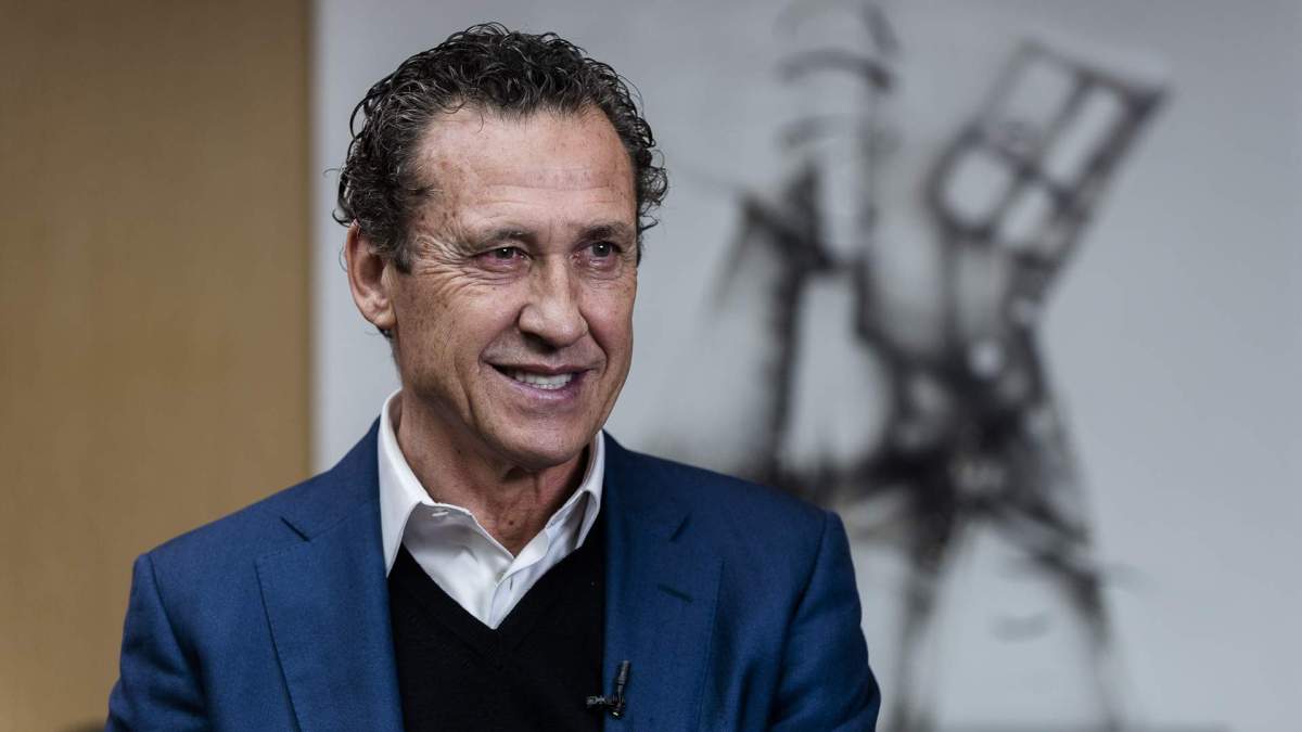 Jorge Valdano concediendo una entrevista. Jorge Valdano concediendo una entrevista.