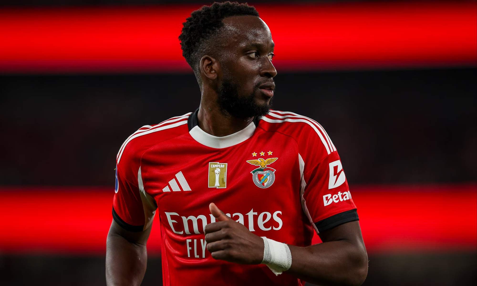 Lukebakio, jugador del Benfica, condena lo de Vinicius y Prestianni en la Champions: "Si es cierto, no puedo aceptarlo"