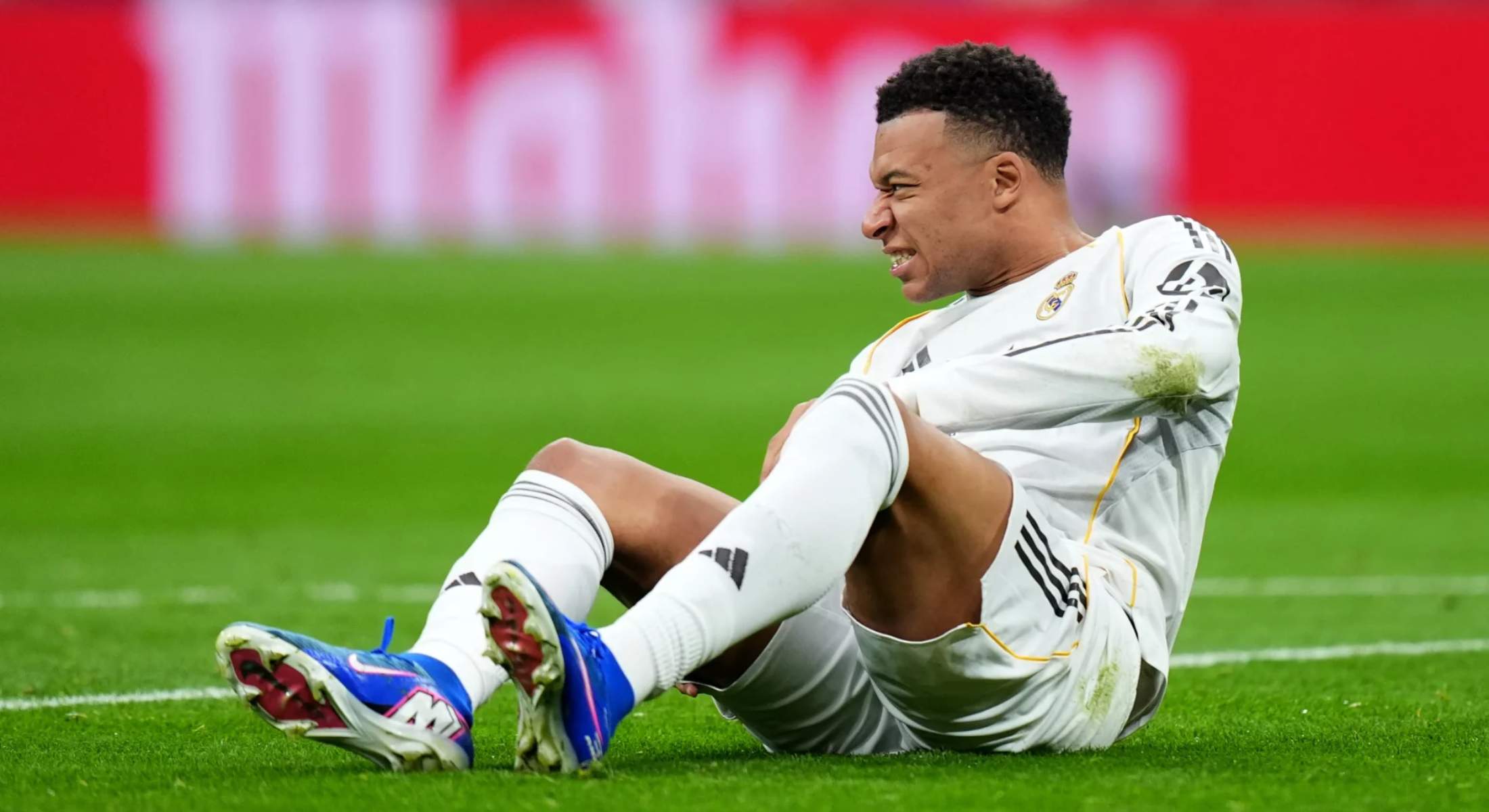 Mbappé podría operarse de la rodilla