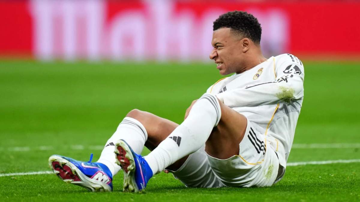 Mbappé podría operarse de la rodilla