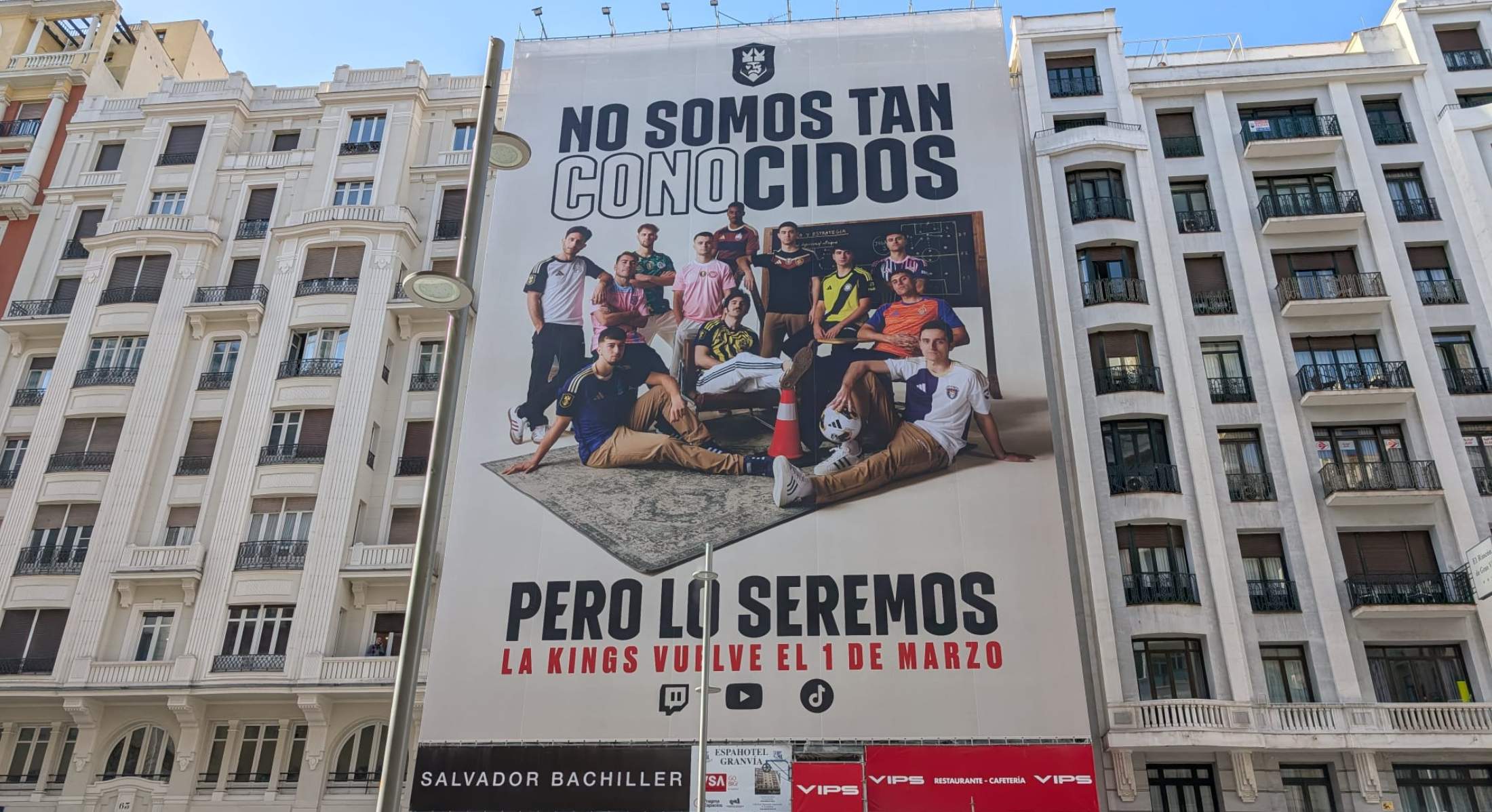 Piqué pone una pancarta en Madrid que ataca a Arbeloa