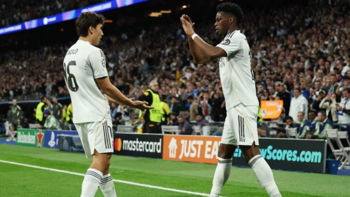 Aurelién Tchouameni, celebrando su gol con Gonzalo García en el partido ante el Benfica. Aurelién Tchouameni, celebrando su gol con Gonzalo García en el partido ante el Benfica.