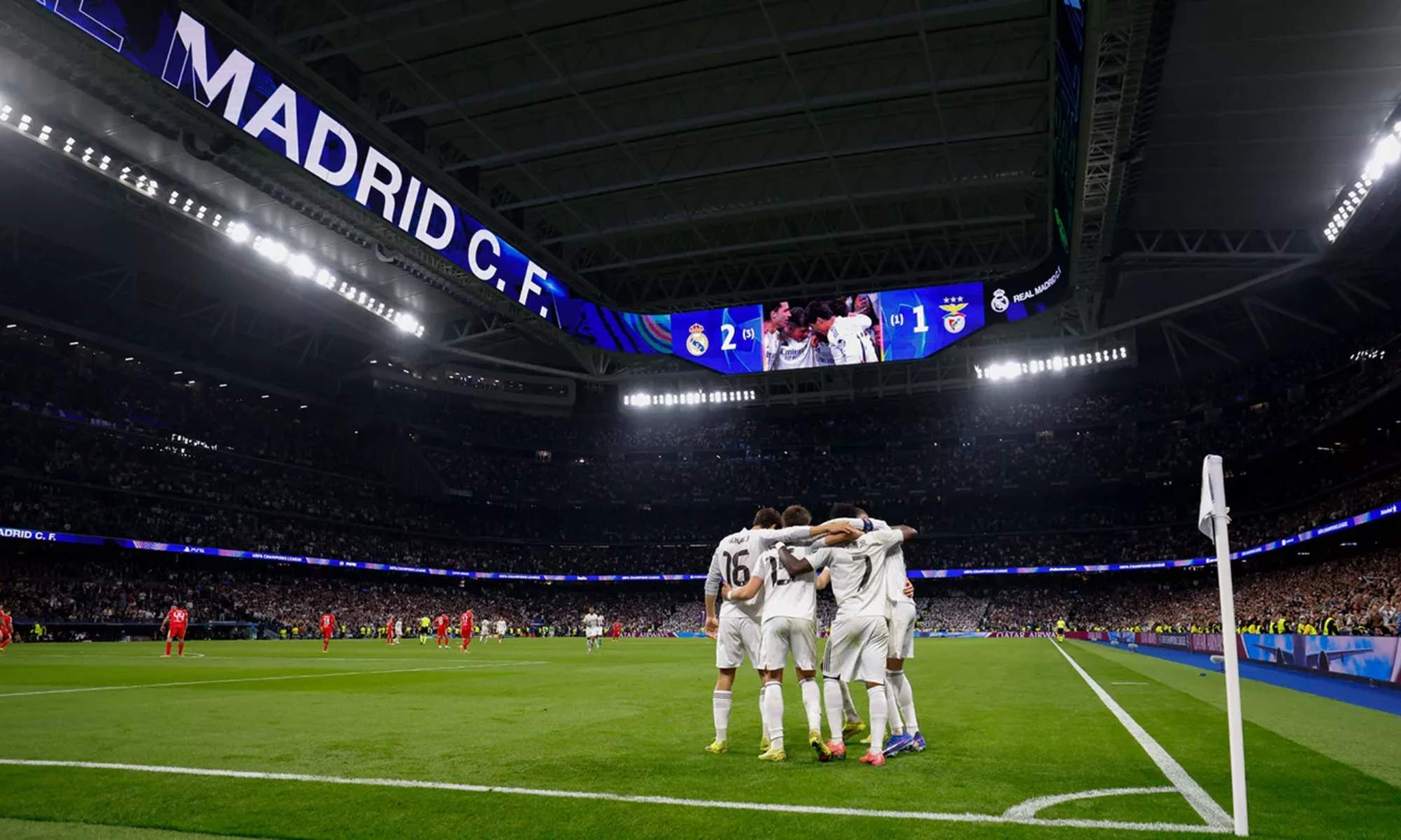 El Real Madrid ha decidido expulsar a un aficionado de la grada que estuvo presente en el partido contra el Benfica por realizar un saludo nazi.