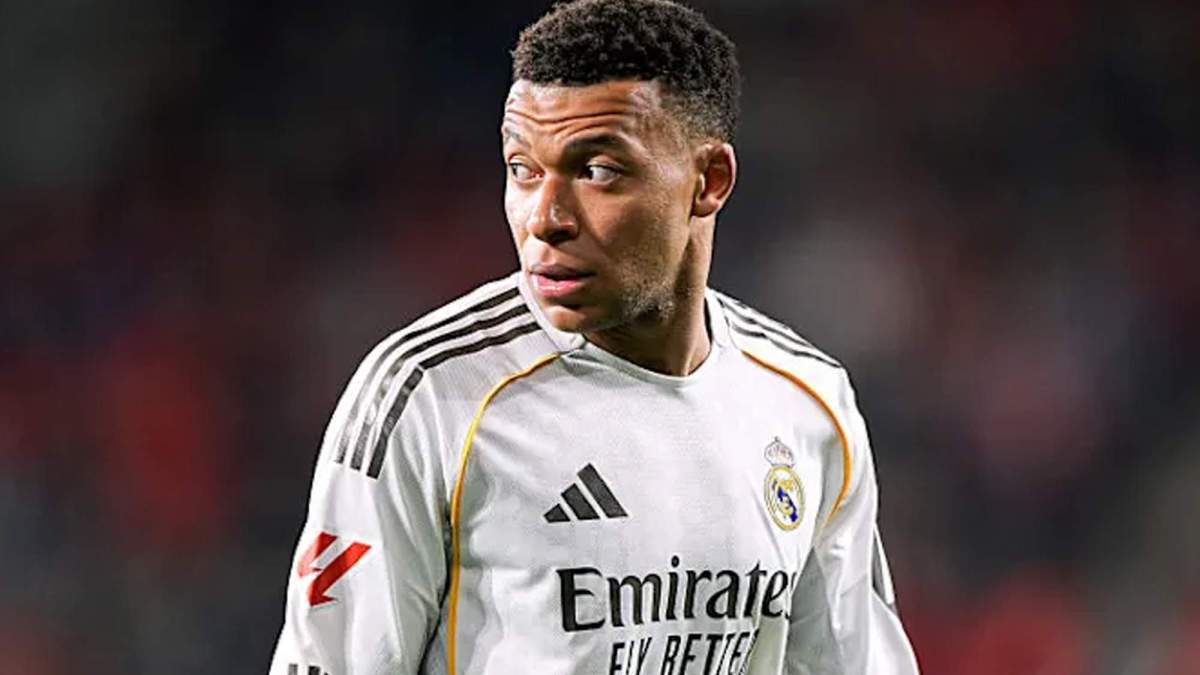 Kylian Mbappé jugando un partido con el Real Madrid.