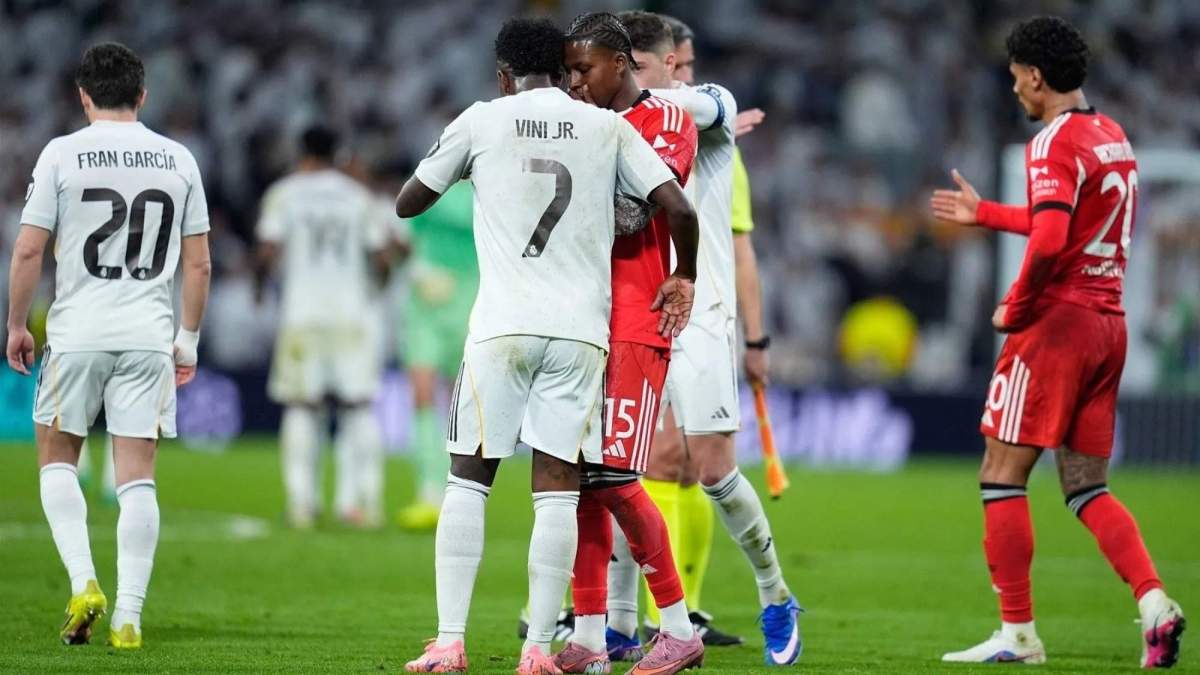 El palo de Prestianni a su compañero Sidny Lopes por pedirle a Vinicius la camiseta tras el partido entre Real Madrid y Benfica El palo de Prestianni a su compañero Sidny Lopes por pedirle a Vinicius la camiseta tras el partido entre Real Madrid y Benfica
