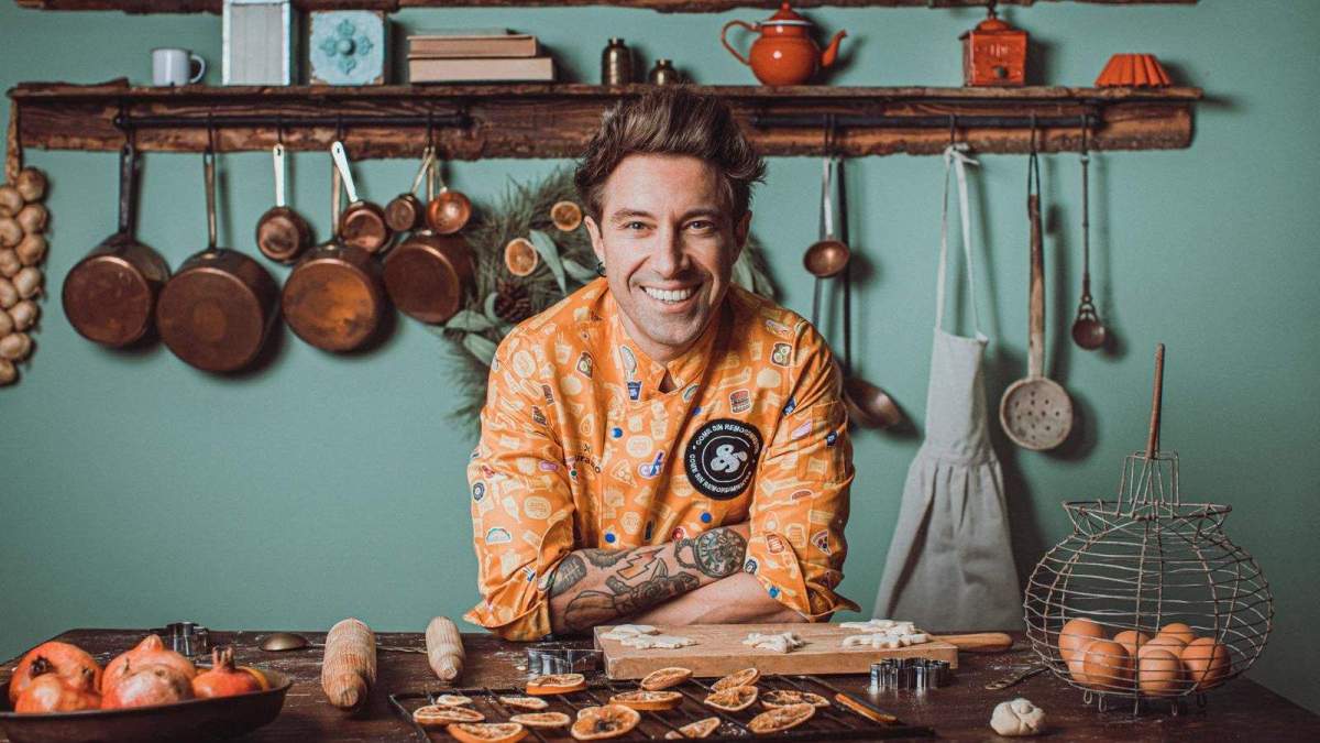 El chef Roberto Bosquet en su cocina