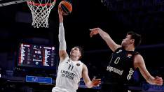 Mario Hezonja anota una canasta al principio del encuentro de Euroliga ante el Bayern Múnich en el Movistar Arena.