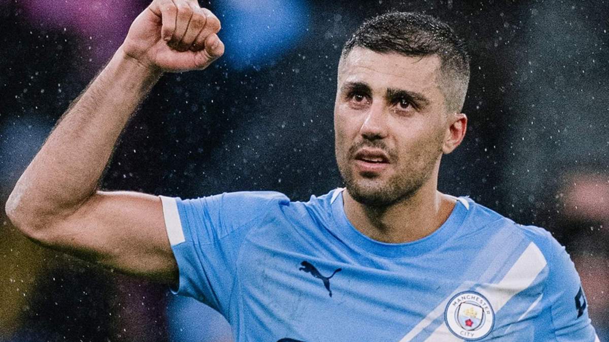 Rodri Hernández disputando un partido con el Manchester City. 