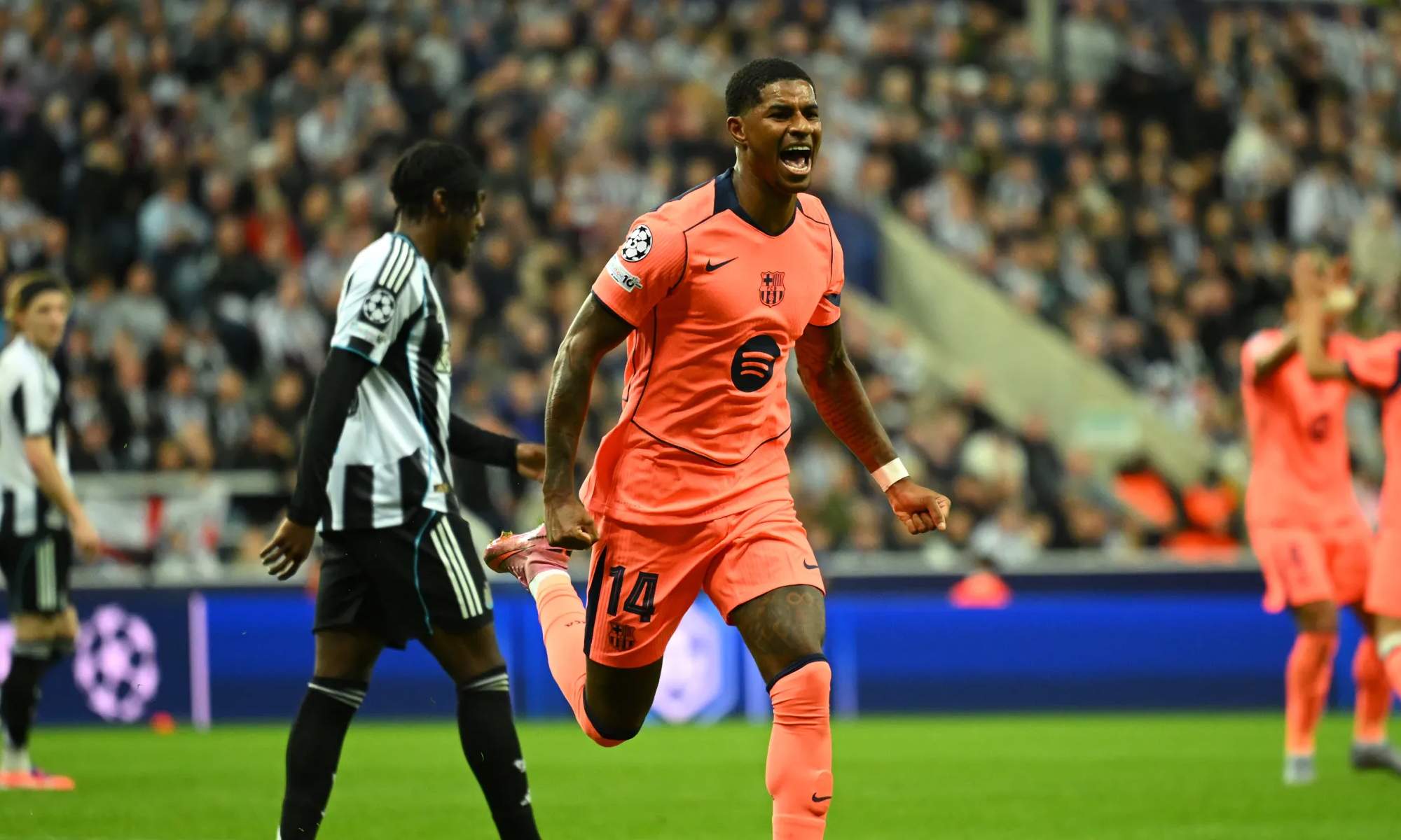 Rashford celebrando un gol contra el Newcastle en la fase de grupos de la Champions.