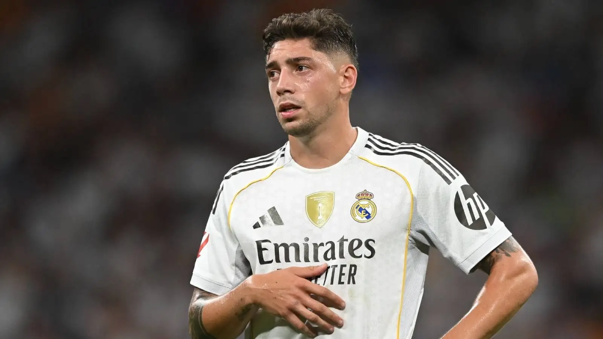 Fede Valverde disputando un partido con el Real Madrid. 