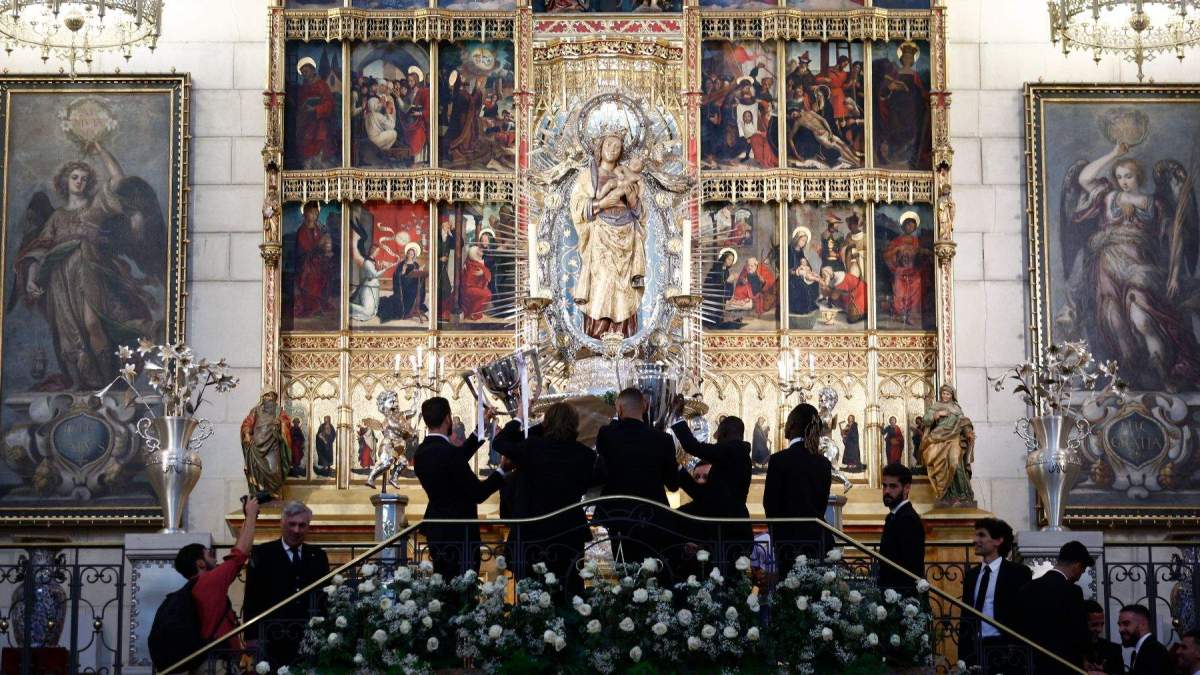 Ofrecimiento de la Champions League en la Catedral de la Almudena. Ofrecimiento de la Champions League en la Catedral de la Almudena.