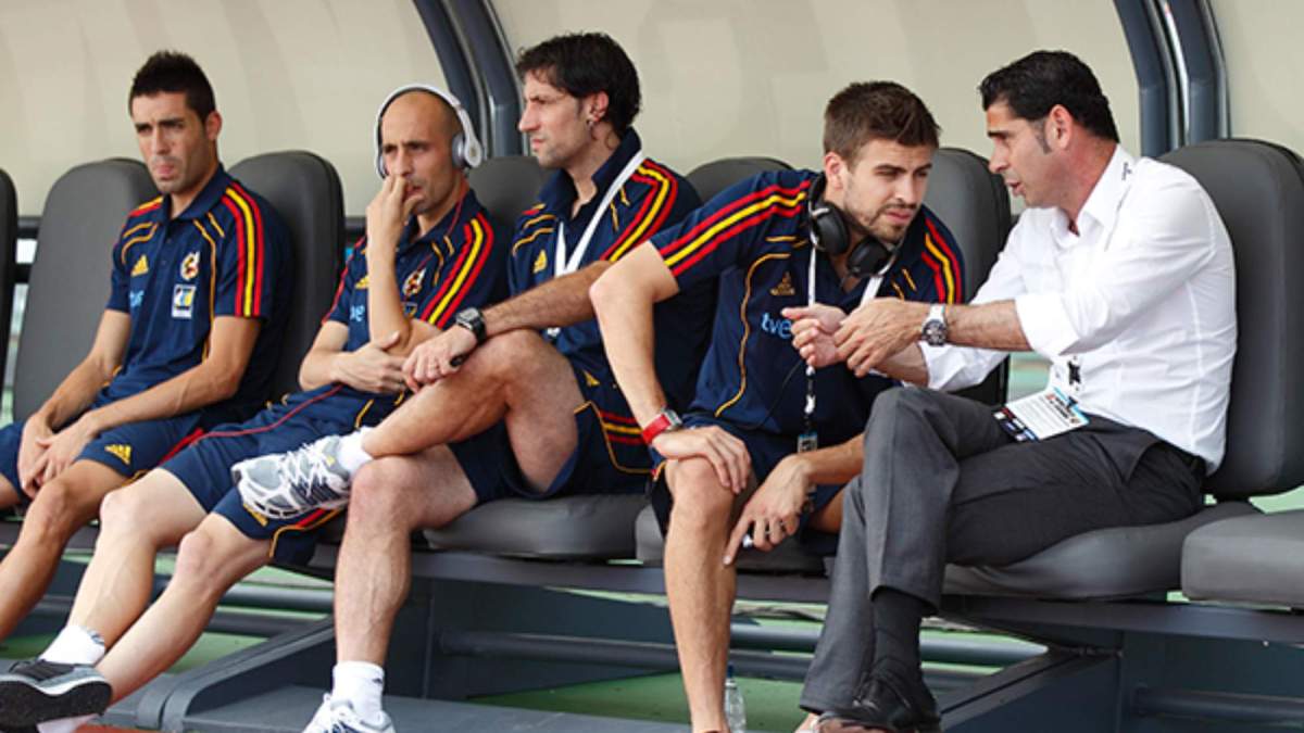 Piqué junto a Hierro en una concentración de la selección española Piqué junto a Hierro en una concentración de la selección española