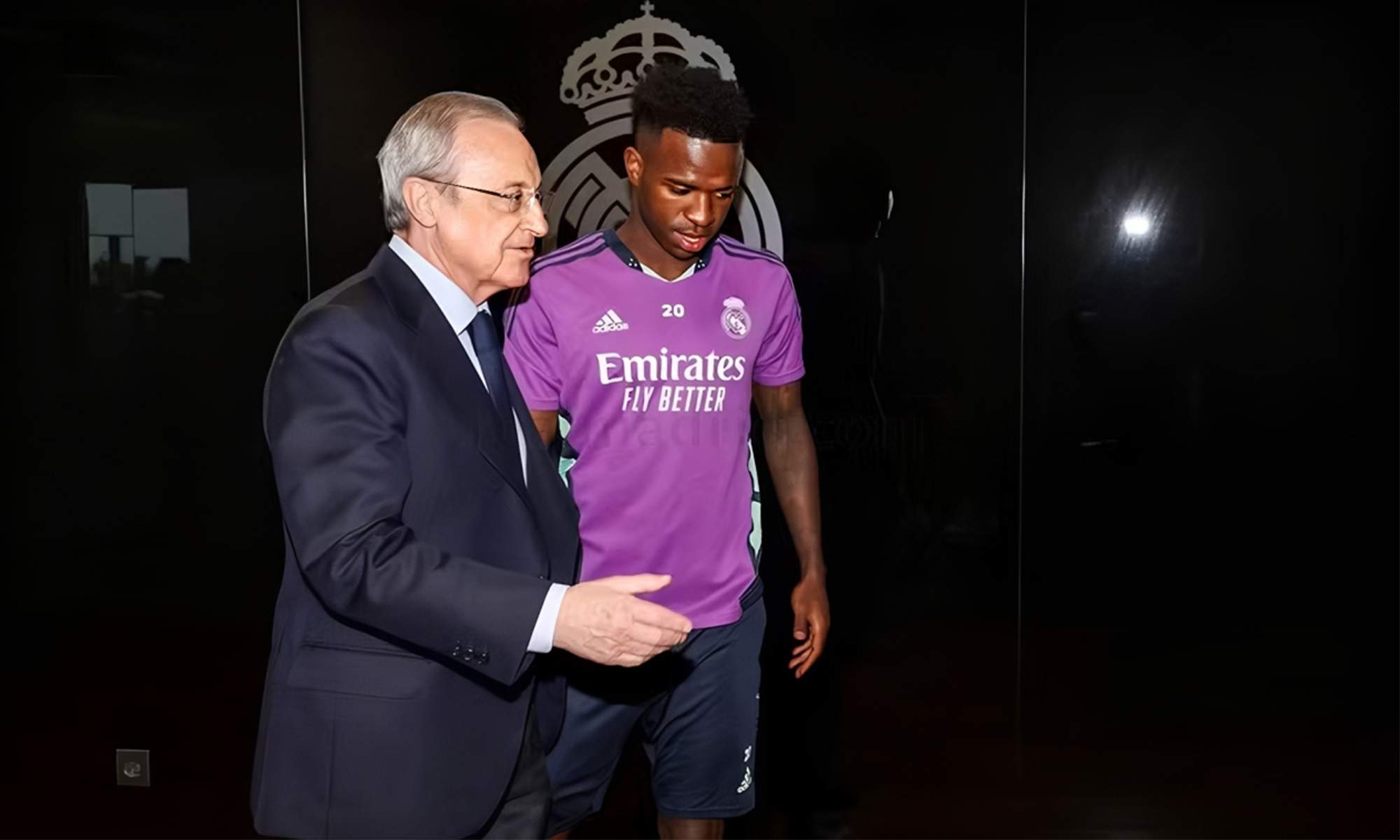 Florentino Pérez y Vinícius Júnior en una reunión.