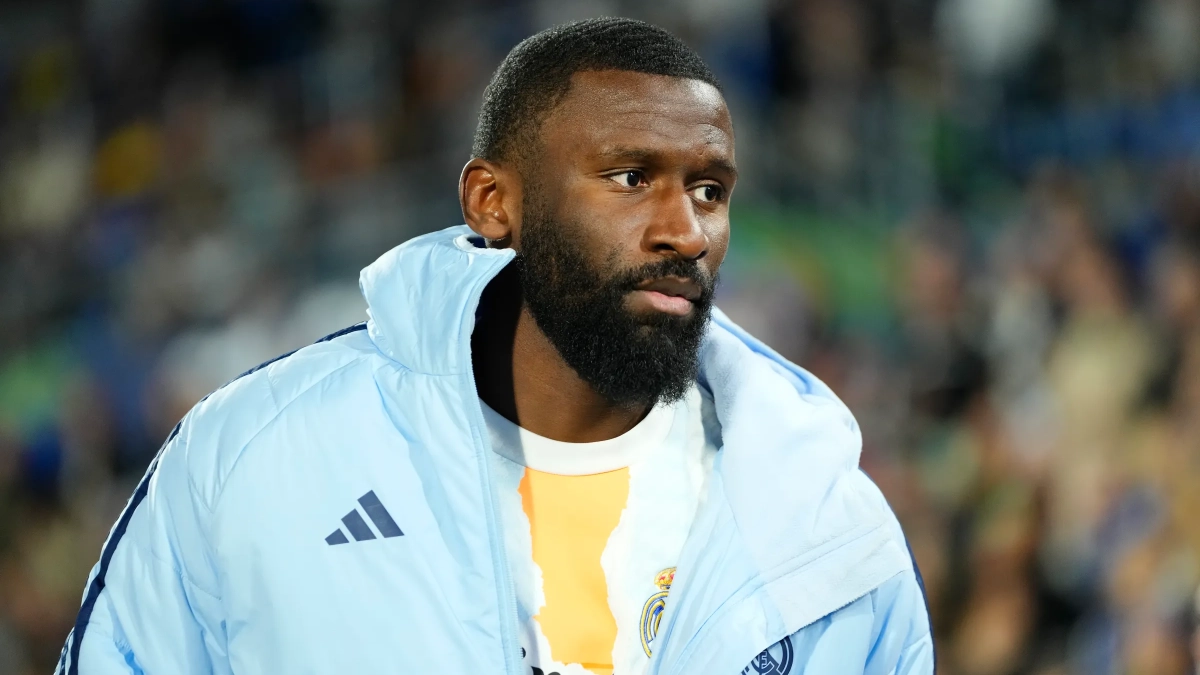 Antonio Rüdiger con un abrigo del Real Madrid. Antonio Rüdiger con un abrigo del Real Madrid.