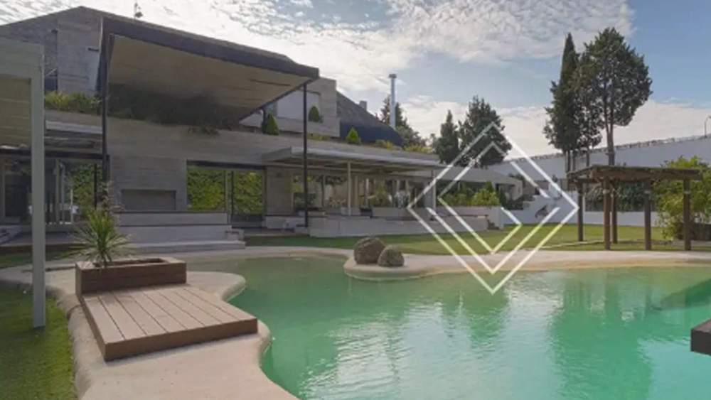 Los exteriores de la nueva casa de Vinicius Junior, que está en La Moraleja.