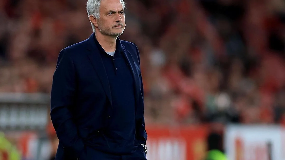 Mourinho durante un partido del Benfica Mourinho durante un partido del Benfica