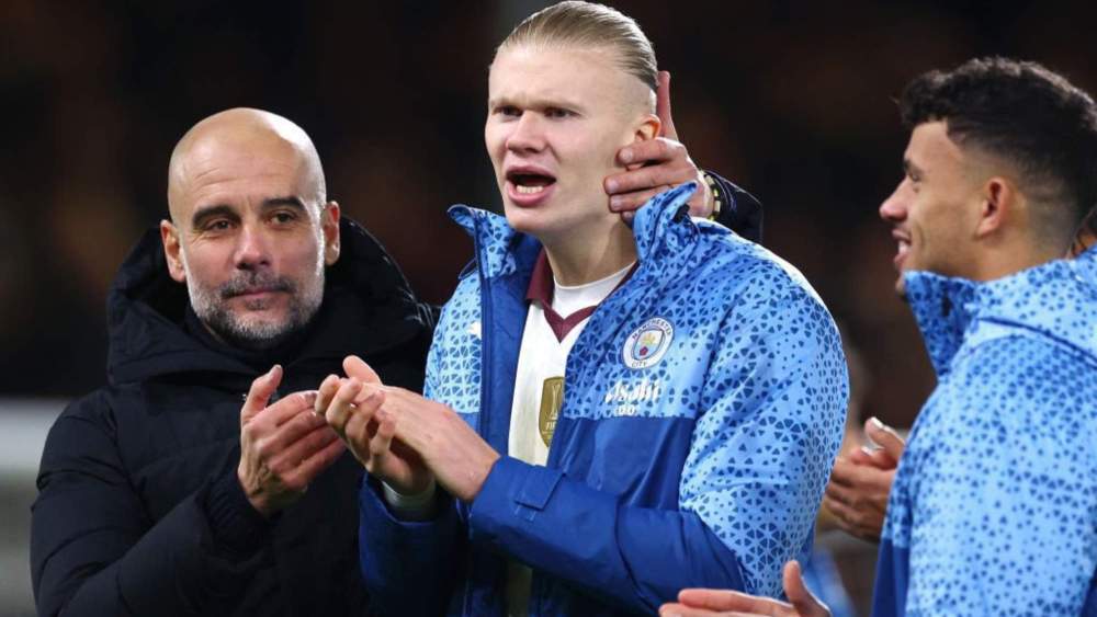 Pep Guardiola y Erling Haaland, después de un encuentro del Manchester City durante este curso.