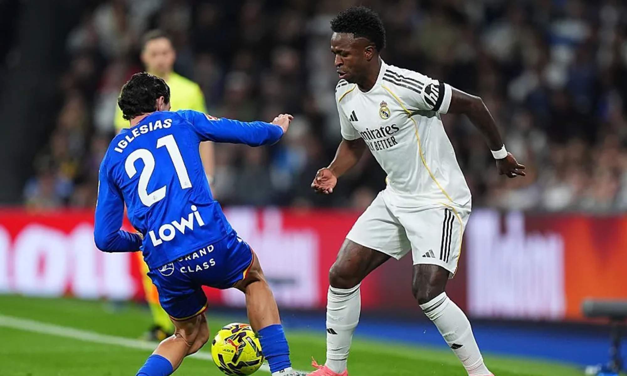 Vinicius Junior, intentando irse del marcaje de Juan Iglesias durante la primera parte del partido de esta noche entre el Real Madrid y el Getafe. Vinicius Junior, intentando irse del marcaje de Juan Iglesias durante la primera parte del partido de esta noche entre el Real Madrid y el Getafe.