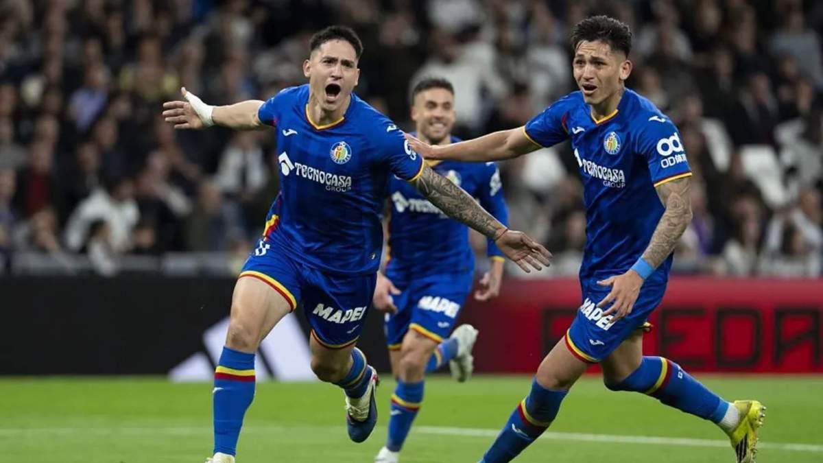 Martín Satriano, celebrando su gol, el único del partido.
