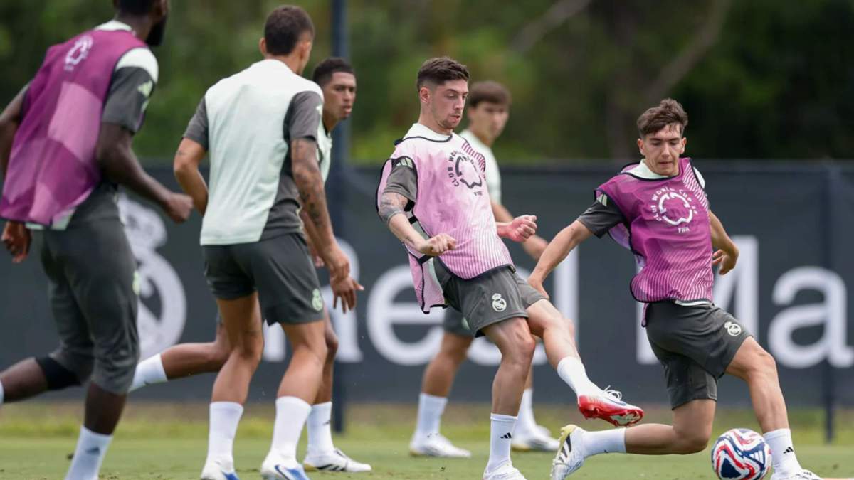 Jugadores del Real Madrid entrenando en el día de hoy