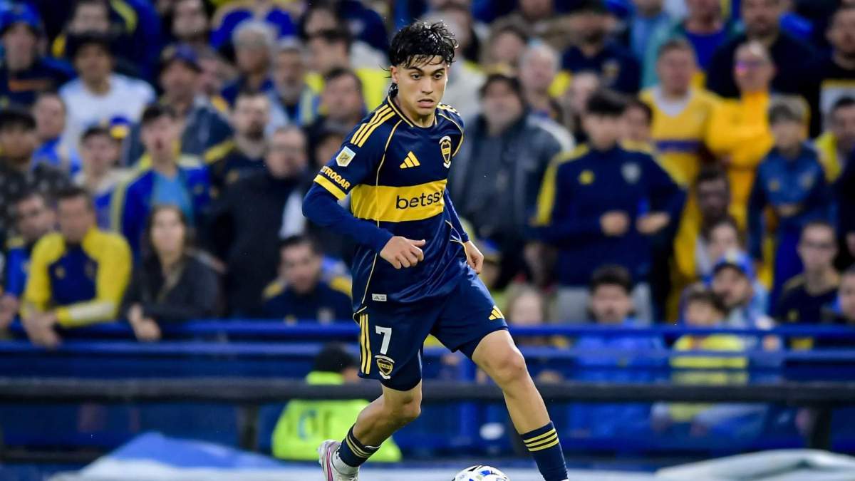Exequiel Zeballos en un partido con Boca Júniors Exequiel Zeballos en un partido con Boca Júniors