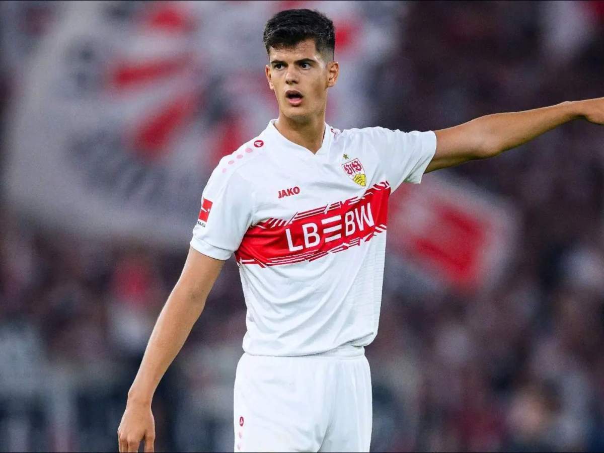 Chema Andrés jugando un partido con el Stuttgart.