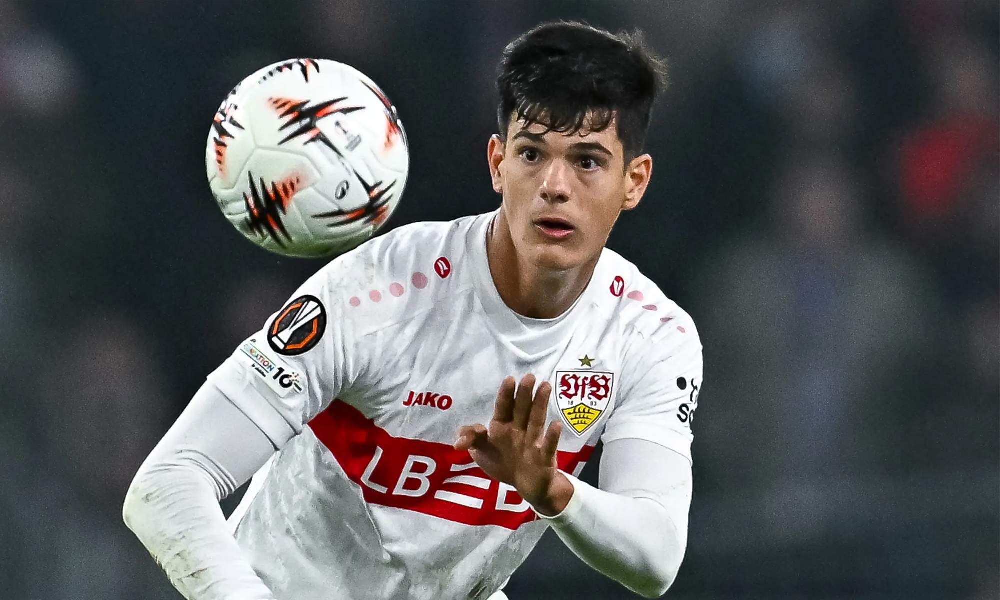 Chema Andrés disputando un partido con el Stuttgart.