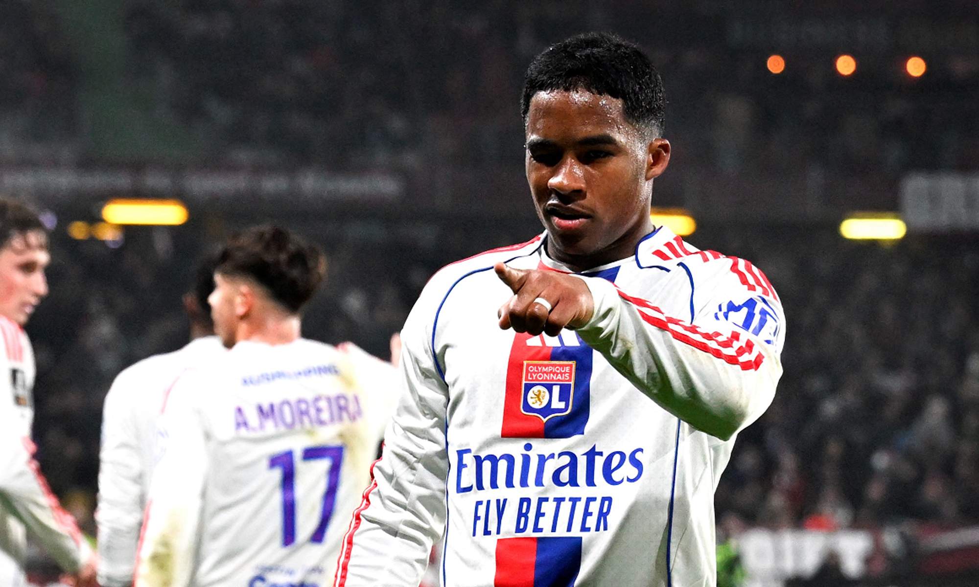 Endrick celebrando un gol con el Olympique de Lyon. 