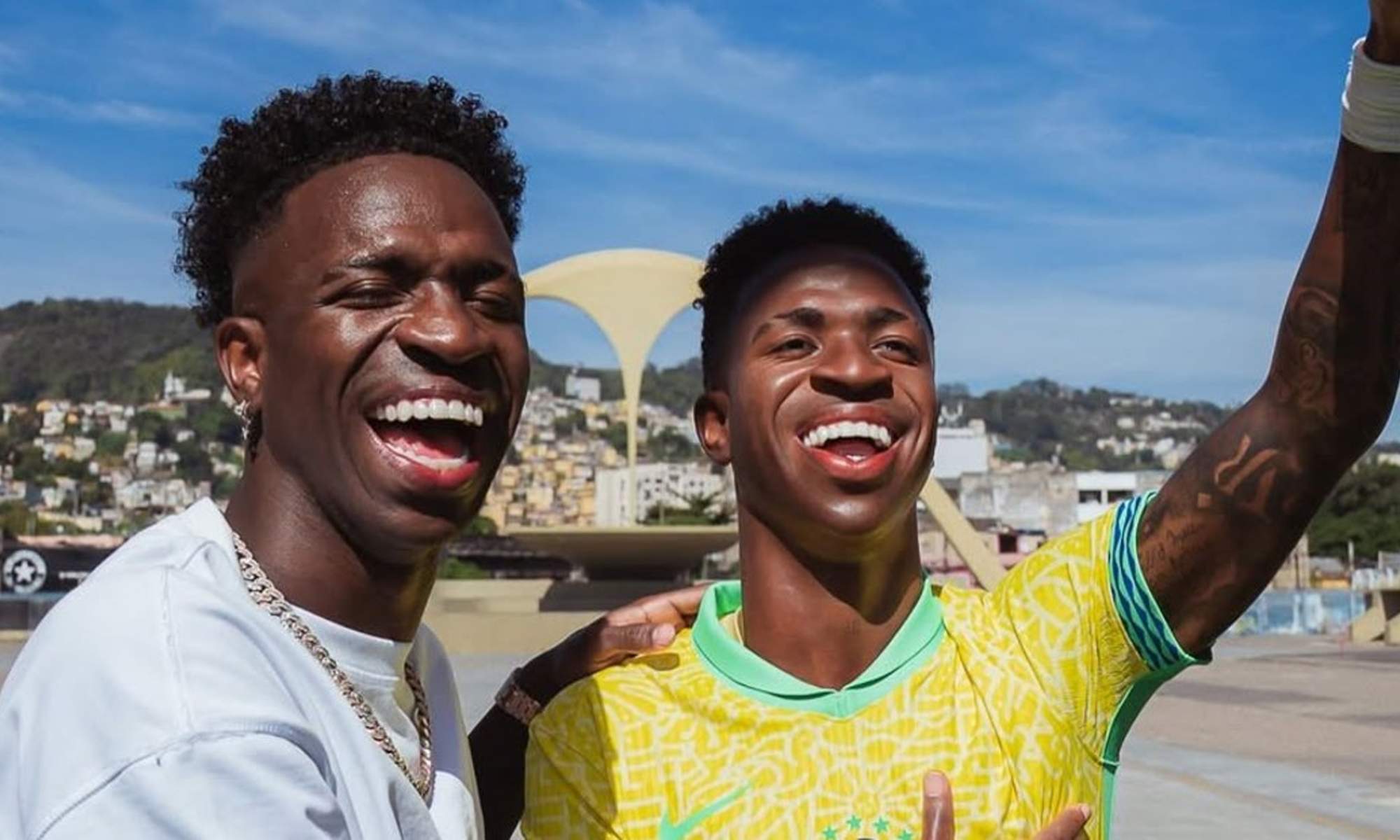 Vinícius Júnior y su estatua en Río de Janeiro.