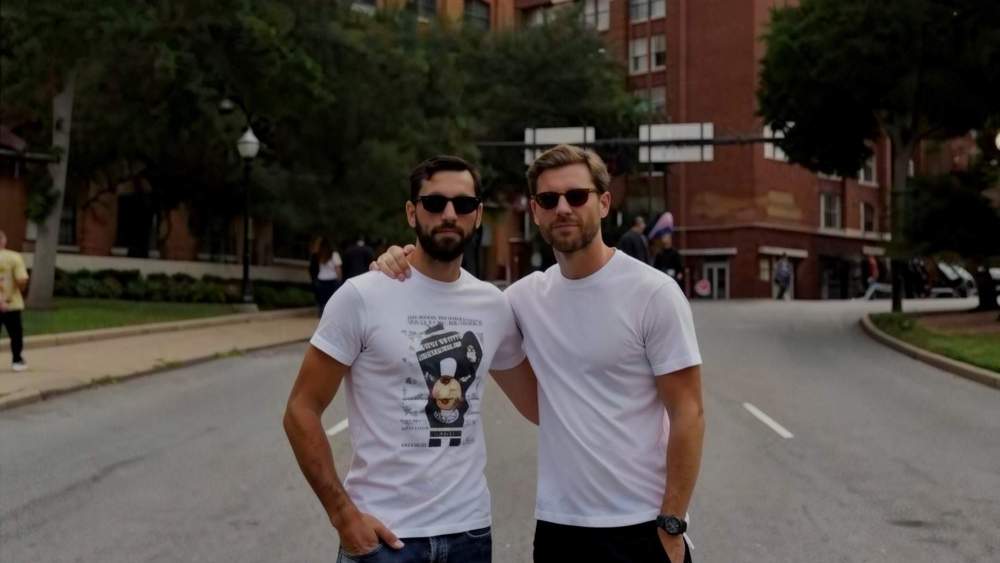 Álvaro Arbeloa y Xabi Alonso se fotografiaron en la plaza Dealey de Dallas en 2014. Álvaro Arbeloa y Xabi Alonso se fotografiaron en la plaza Dealey de Dallas en 2014.