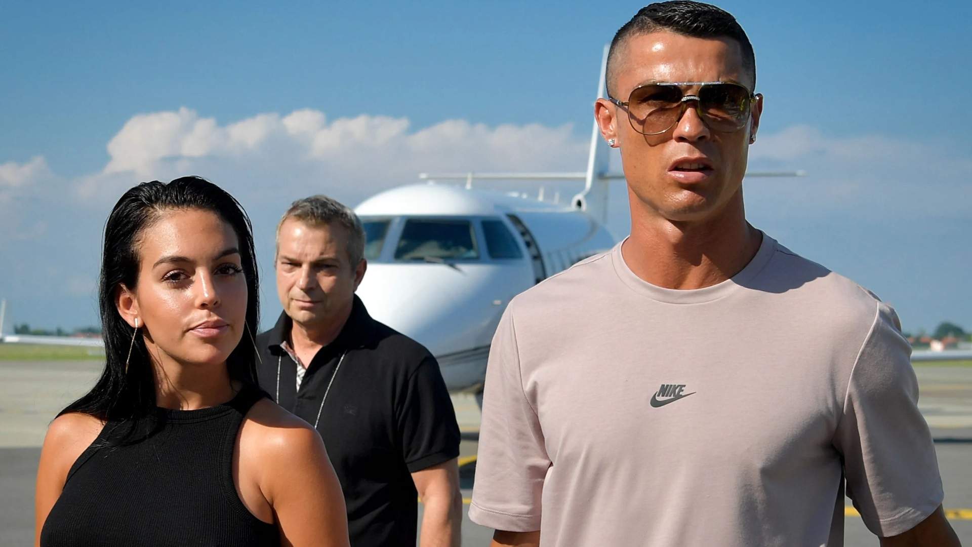 El viaje romántico de Cristiano Ronaldo a un hotel de lujo en Grecia: 8.000 euros la noche, mayordomo 24 horas y una propina de 20.000 euros para los trabajadores