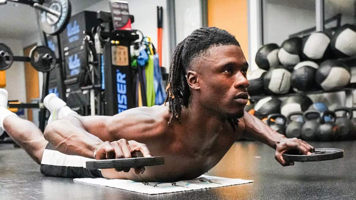 Eduardo Camavinga entrenando en el gimnasio. 