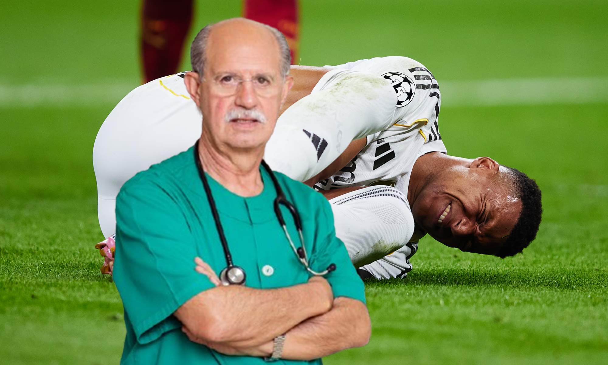 El doctor José González y Kylian Mbappé con dolor en el suelo. 